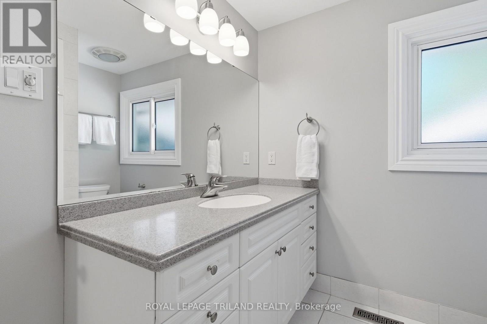 5 QUEEN MARY CRESCENT - 41