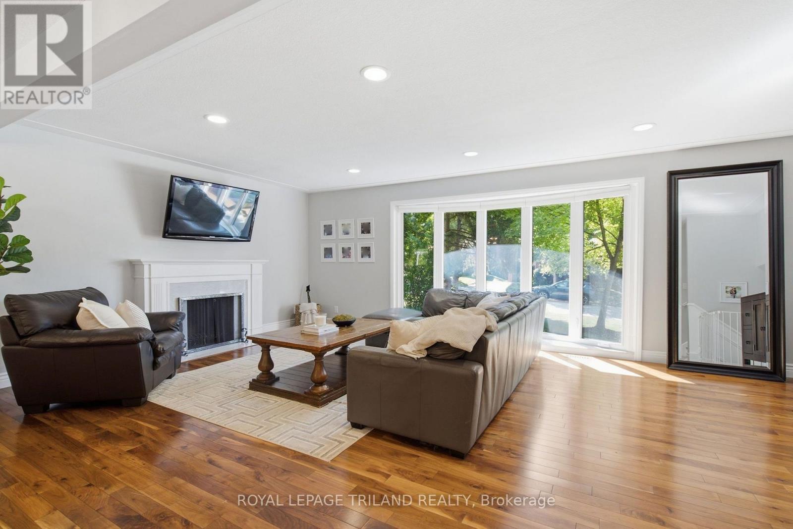 5 QUEEN MARY CRESCENT - 7