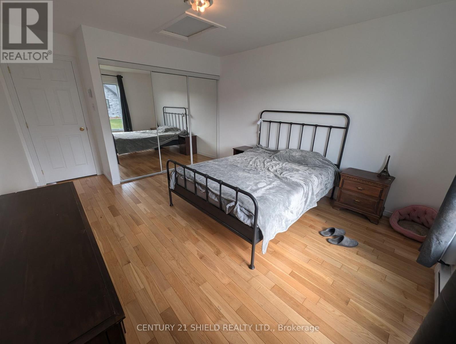 100 RICHARD STREET - 11