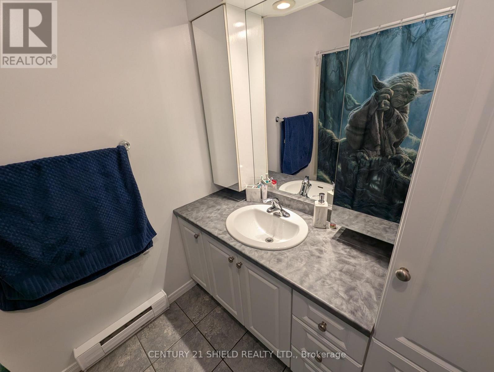100 RICHARD STREET - 12
