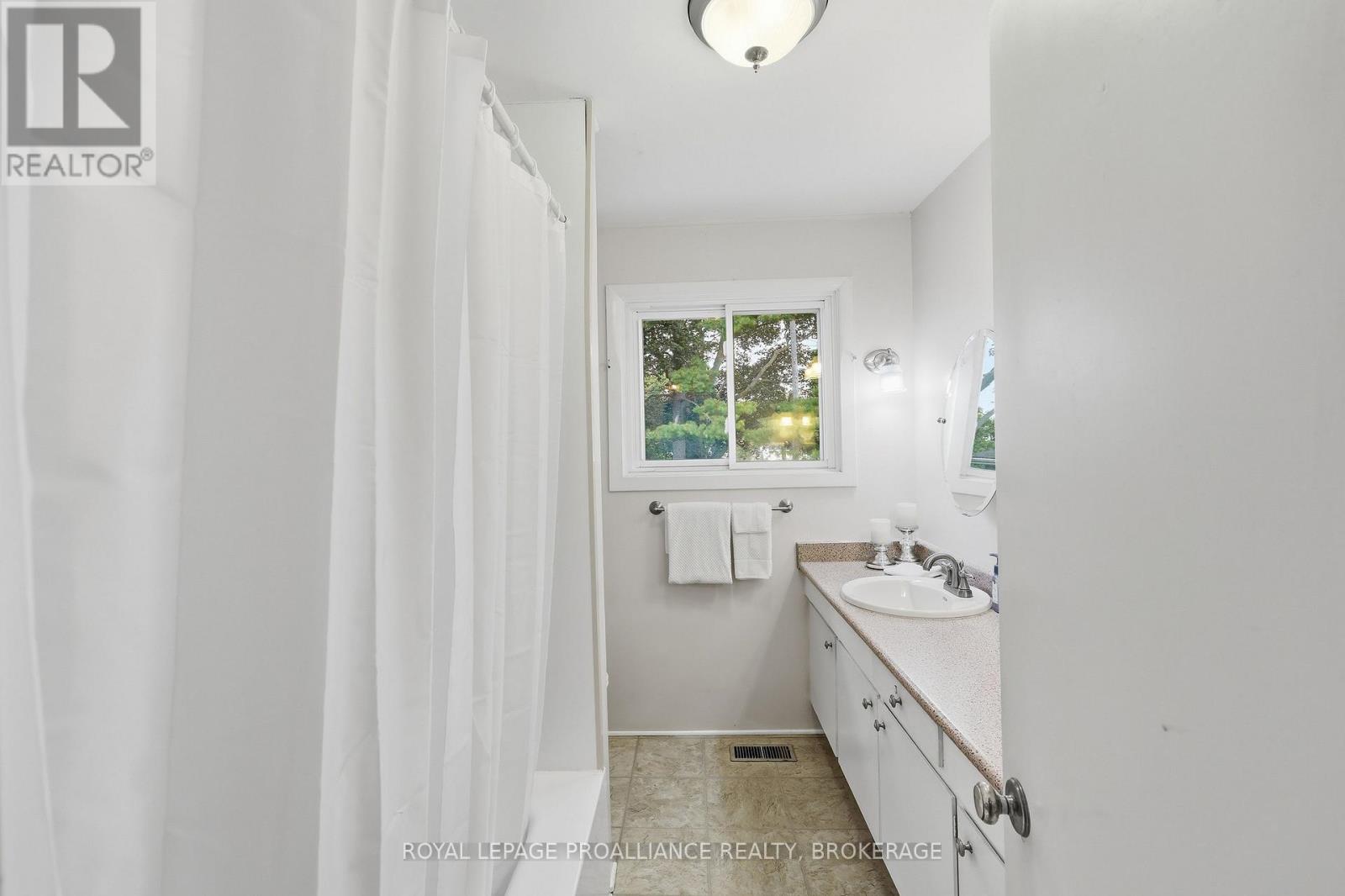 18 CASTERTON AVENUE - 17