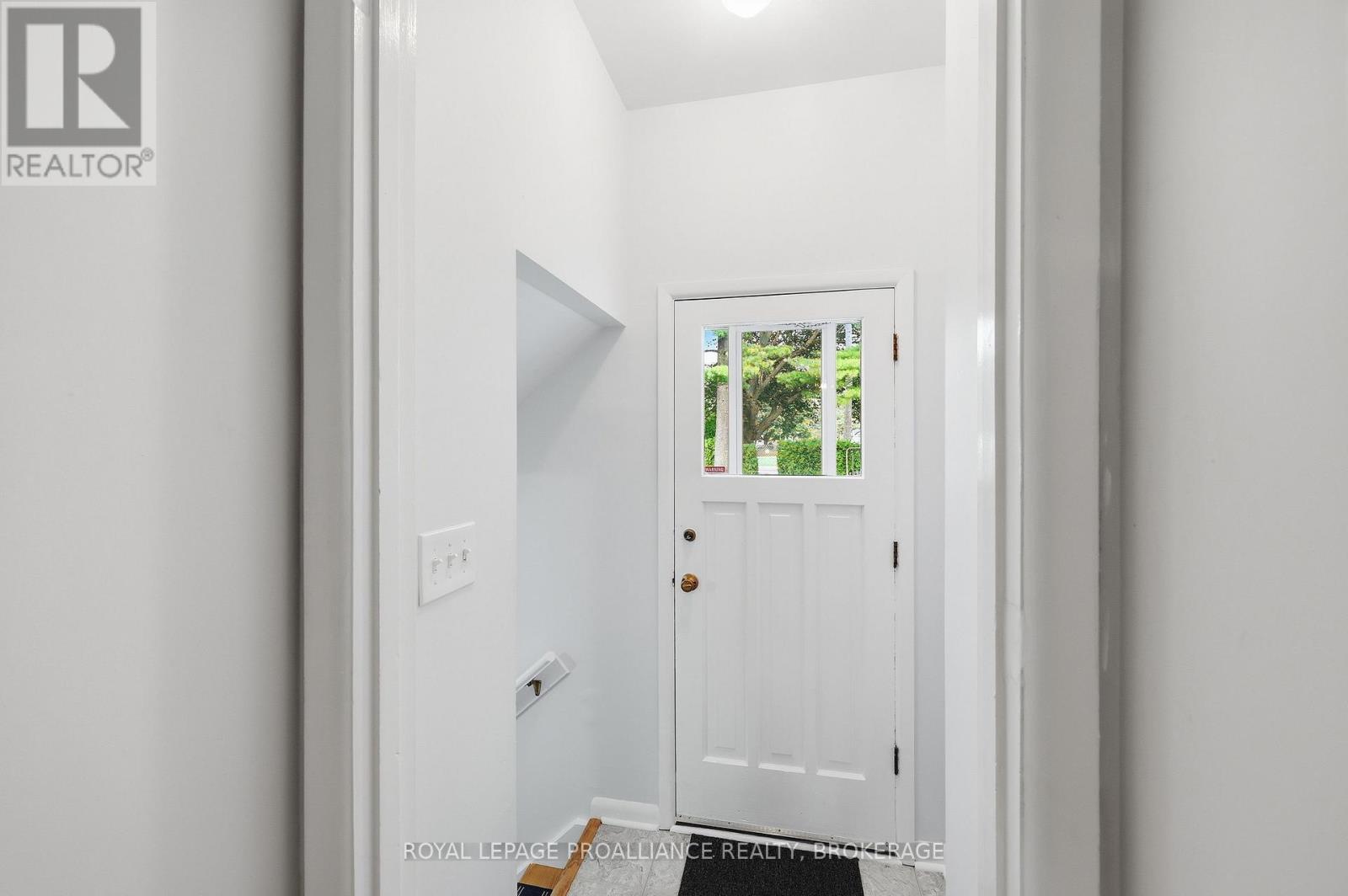 18 CASTERTON AVENUE - 21