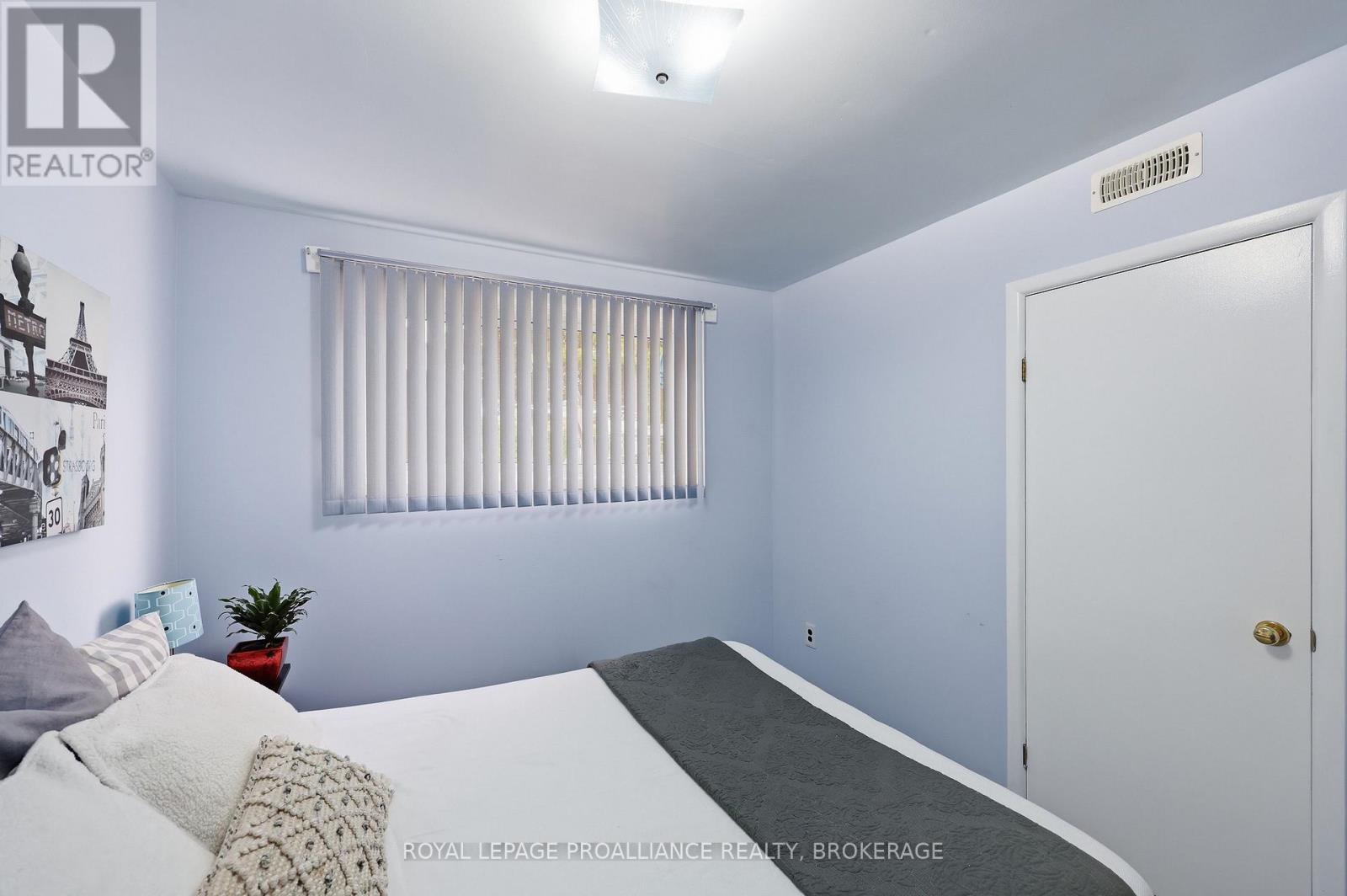 18 CASTERTON AVENUE - 26