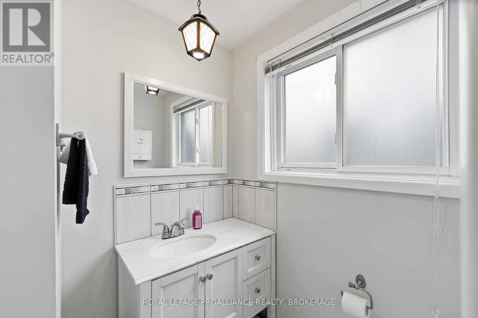 18 CASTERTON AVENUE - 28