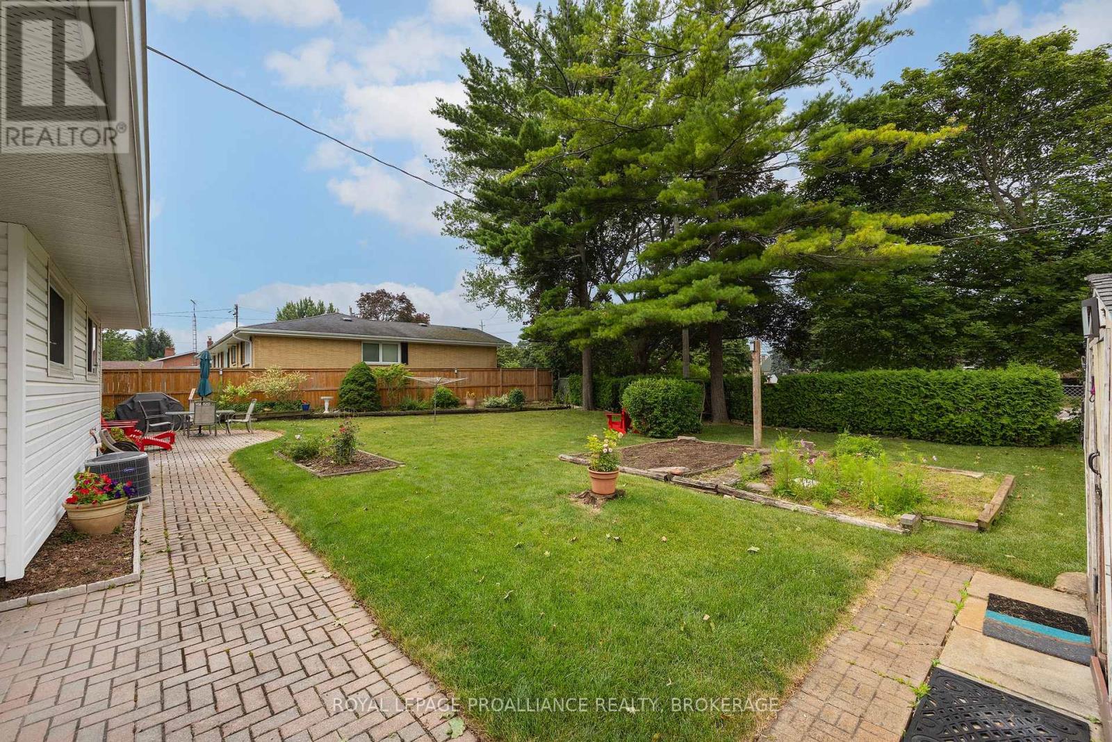 18 CASTERTON AVENUE - 31