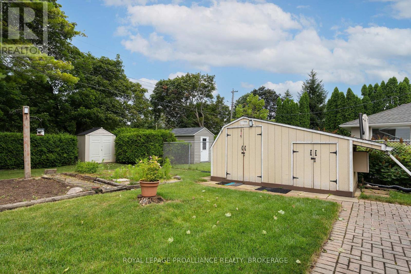 18 CASTERTON AVENUE - 35