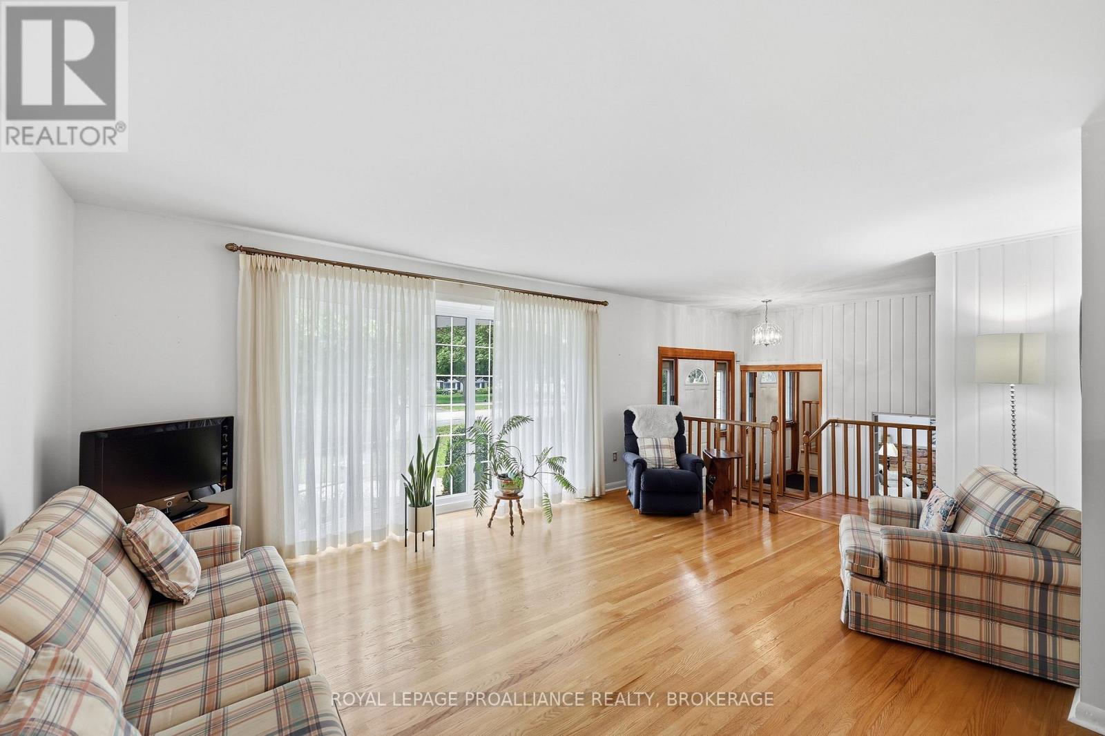 18 CASTERTON AVENUE - 5