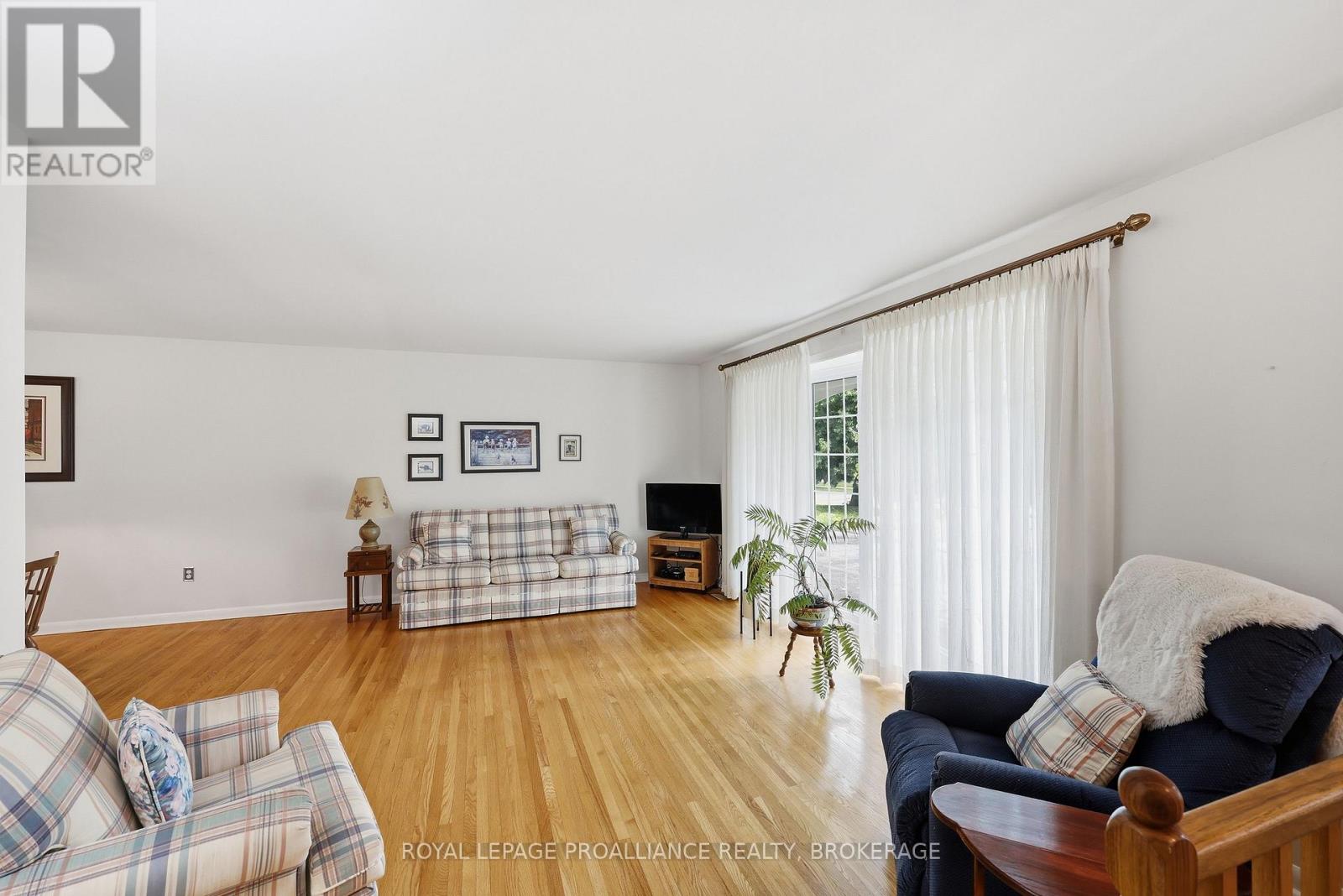 18 CASTERTON AVENUE - 7