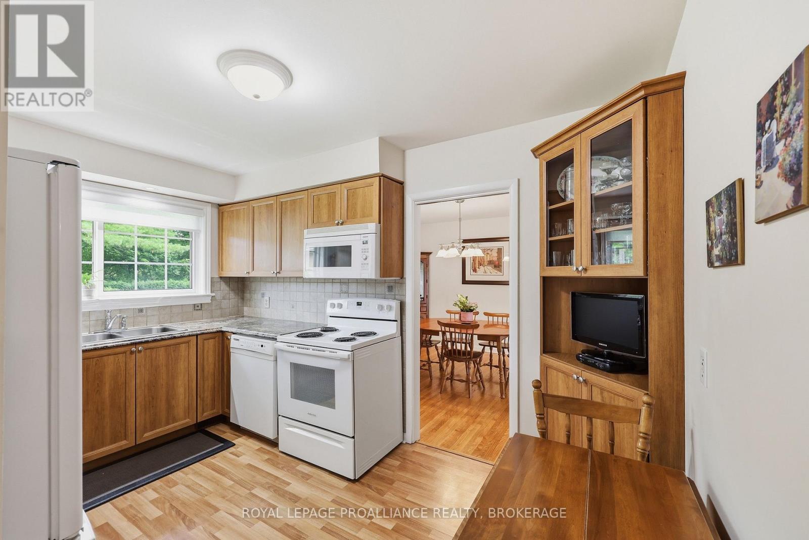 18 CASTERTON AVENUE - 9