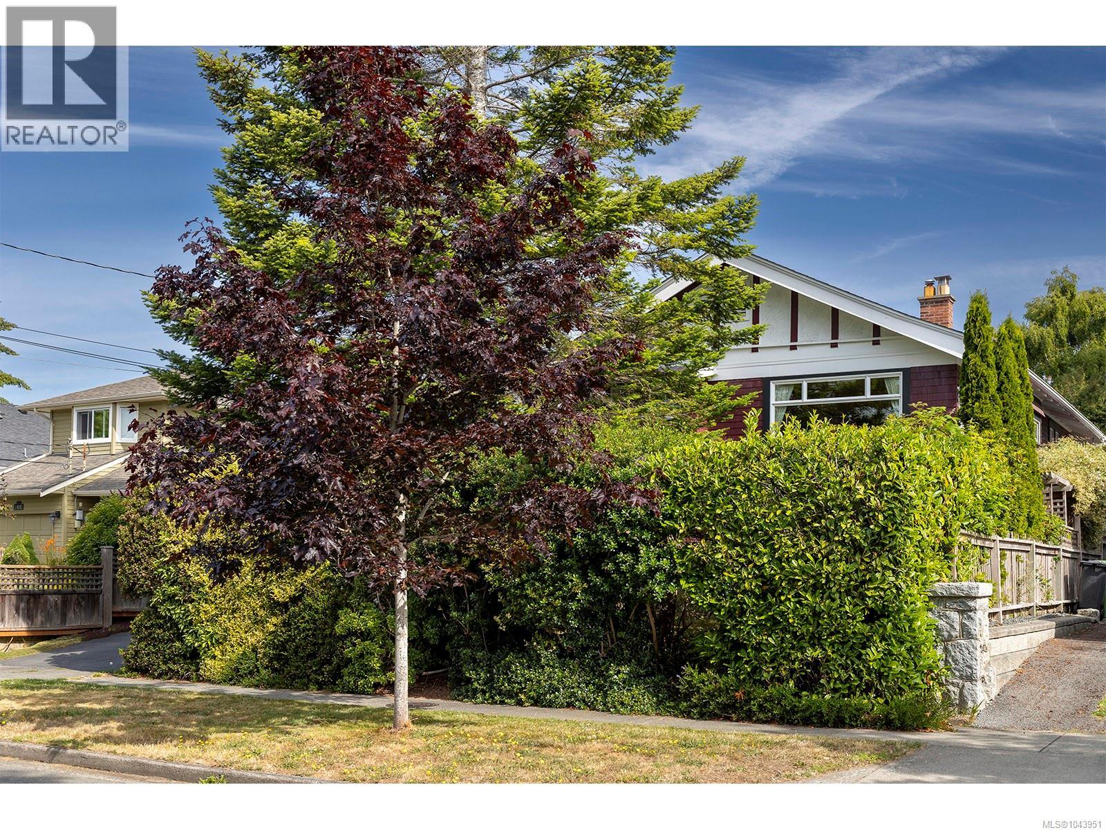 1630 Pinewood Ave - 29