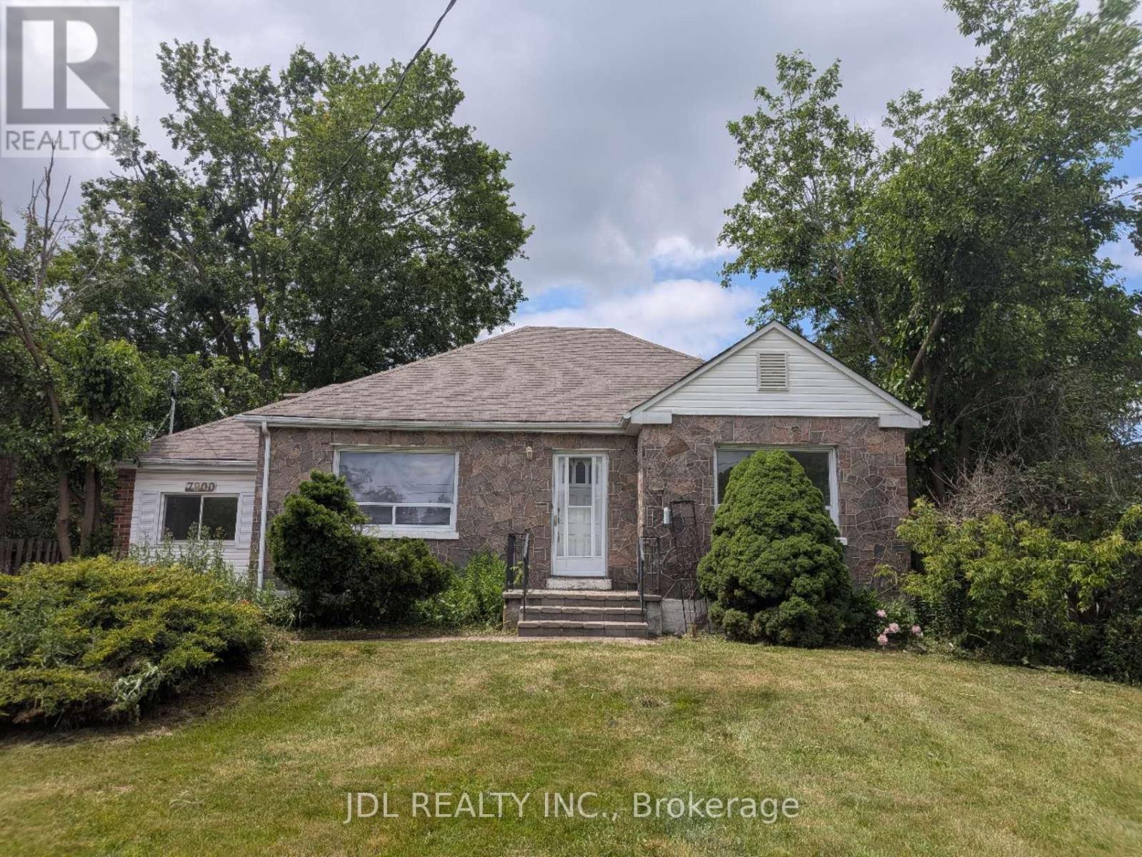 7900 YONGE STREET - 1