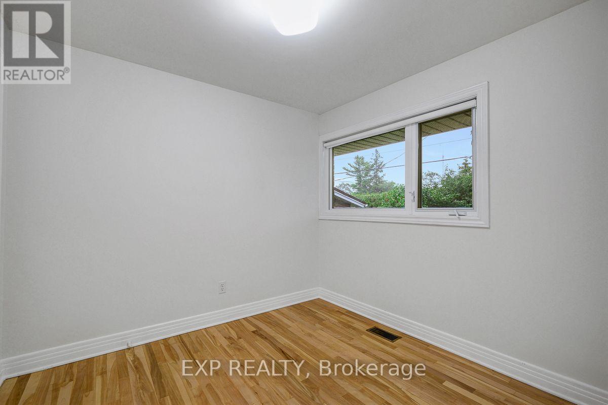 1473 CHOMLEY CRESCENT - 32