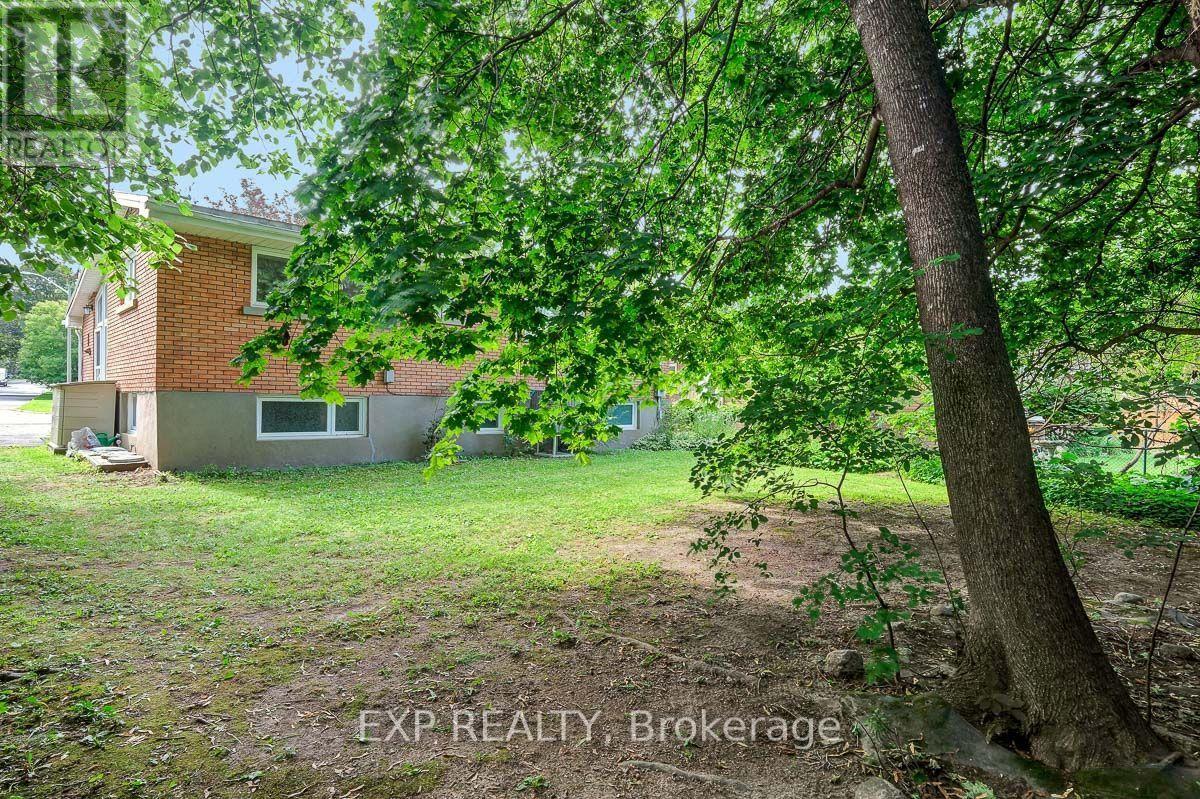 1473 CHOMLEY CRESCENT - 40