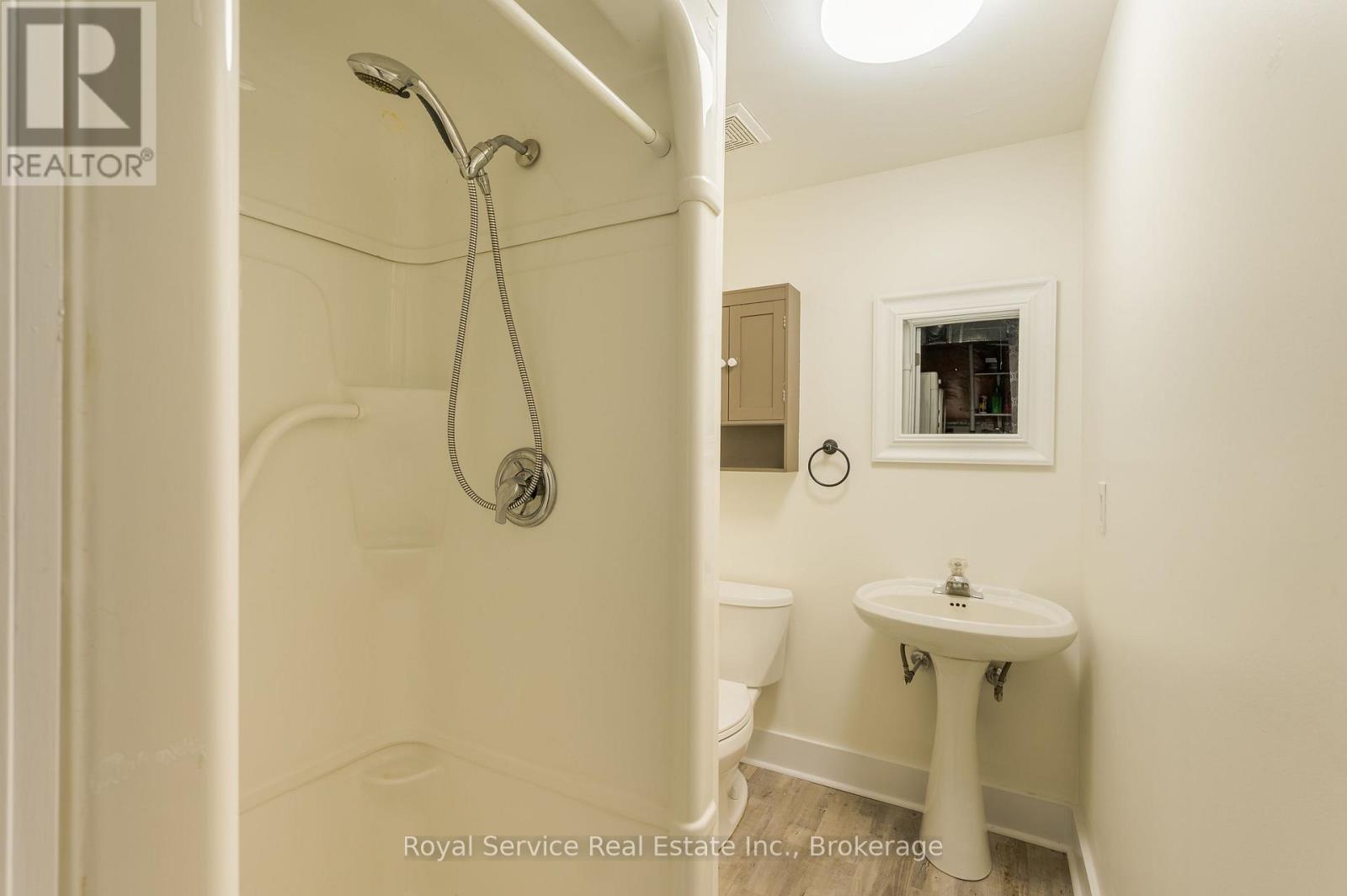 228 TOWERHILL ROAD - 33