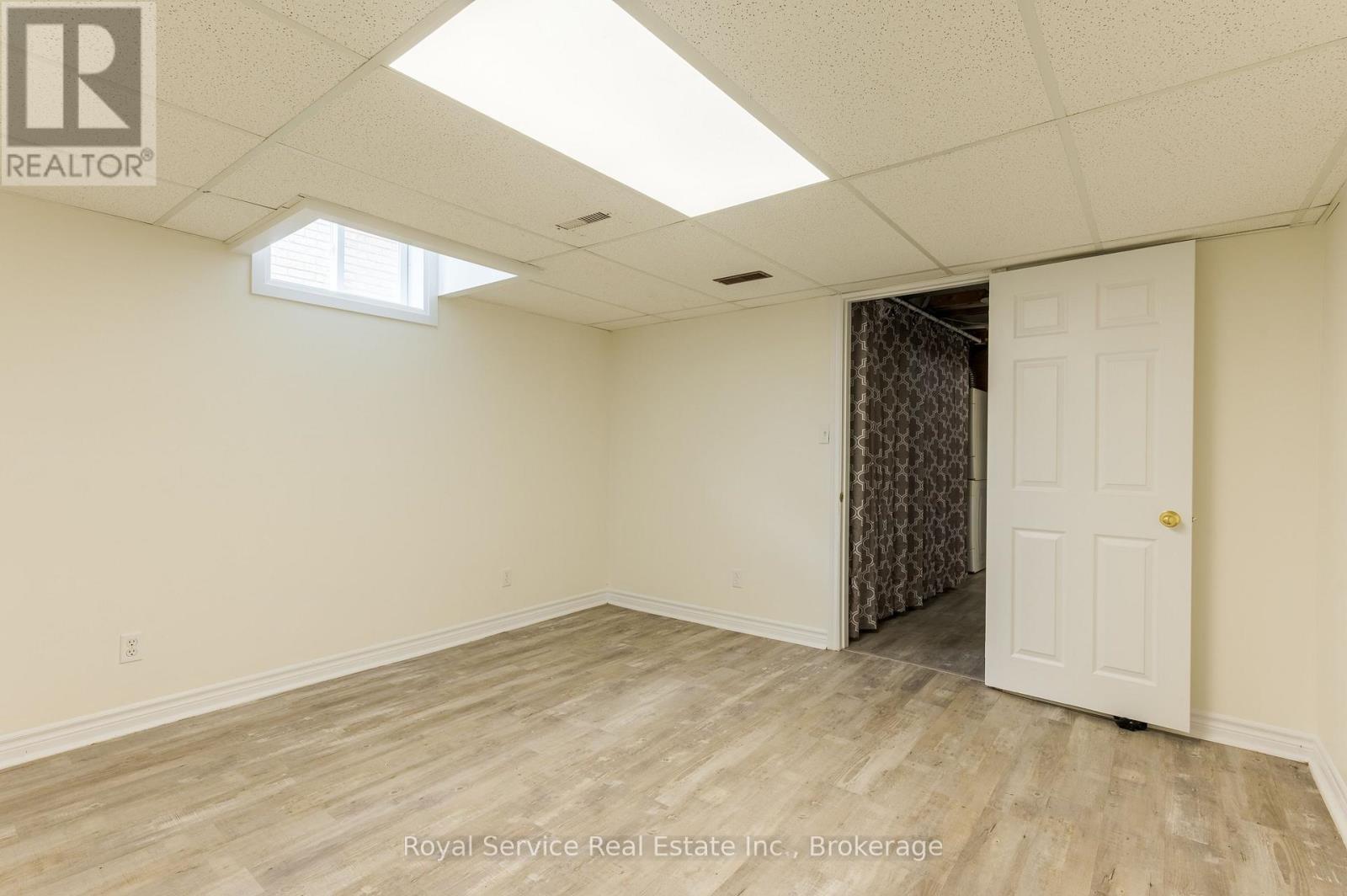 228 TOWERHILL ROAD - 32