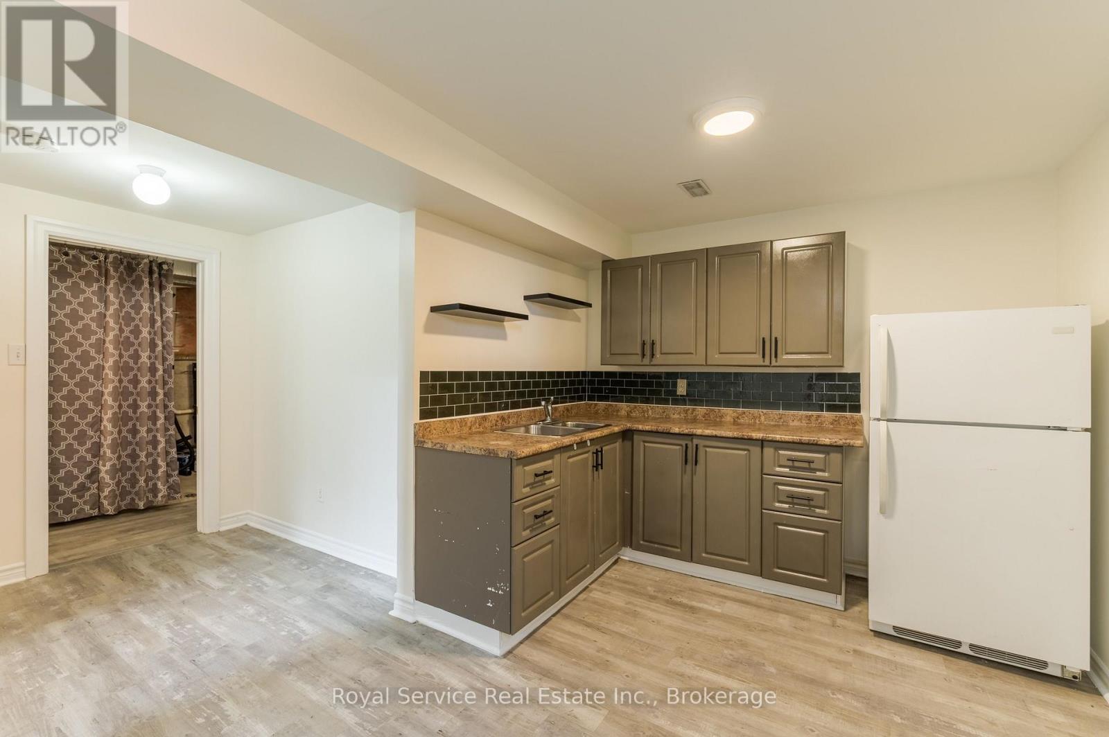 228 TOWERHILL ROAD - 29