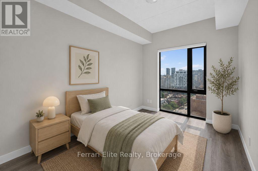 #1114 15 QUEEN STREET S - 18