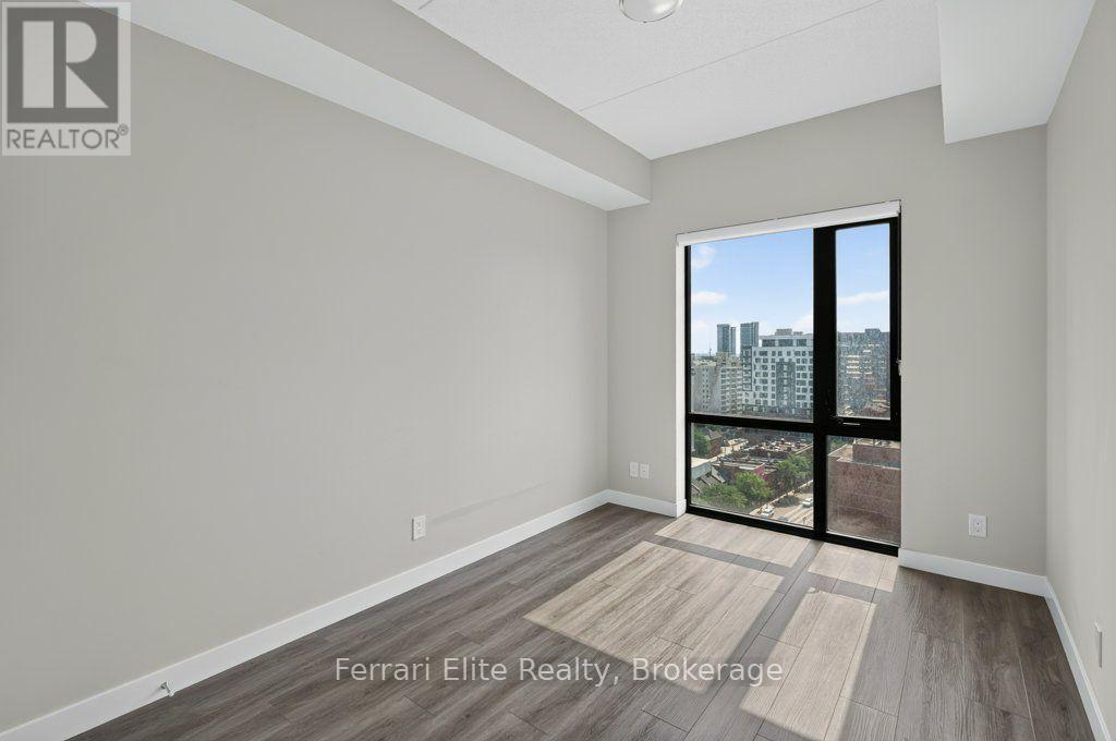 #1114 15 QUEEN STREET S - 19