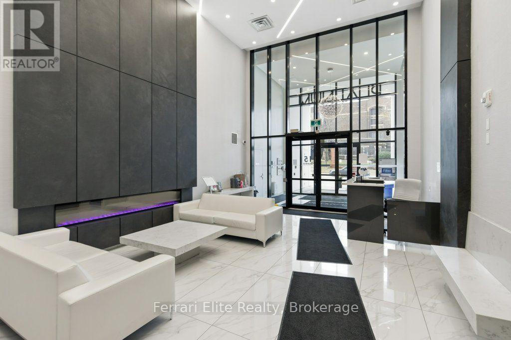 #1114 15 QUEEN STREET S - 3