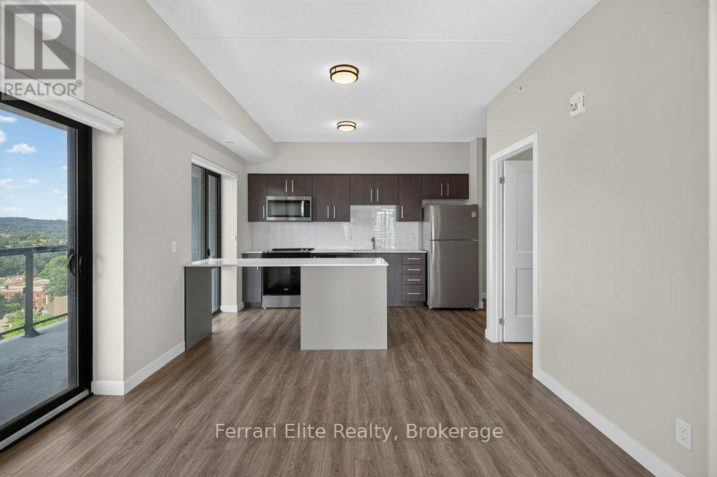 #1114 15 QUEEN STREET S - 6