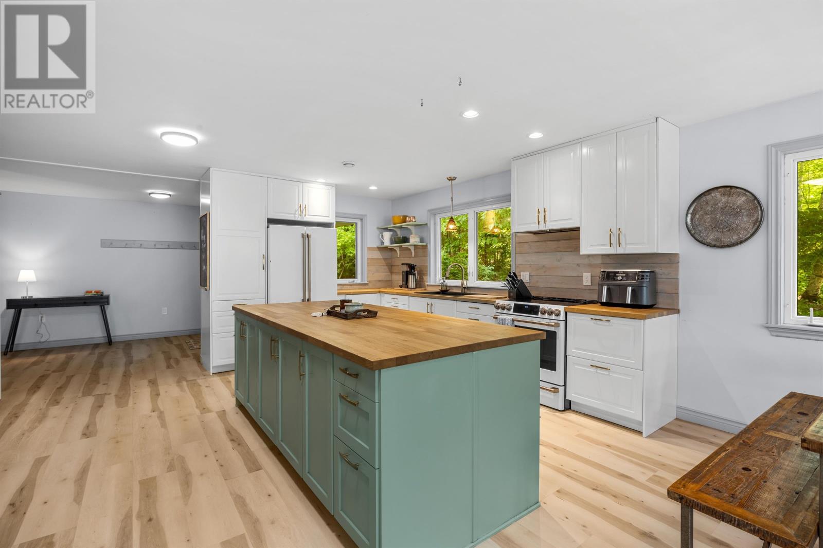 843 Rattenbury Road - Image 10