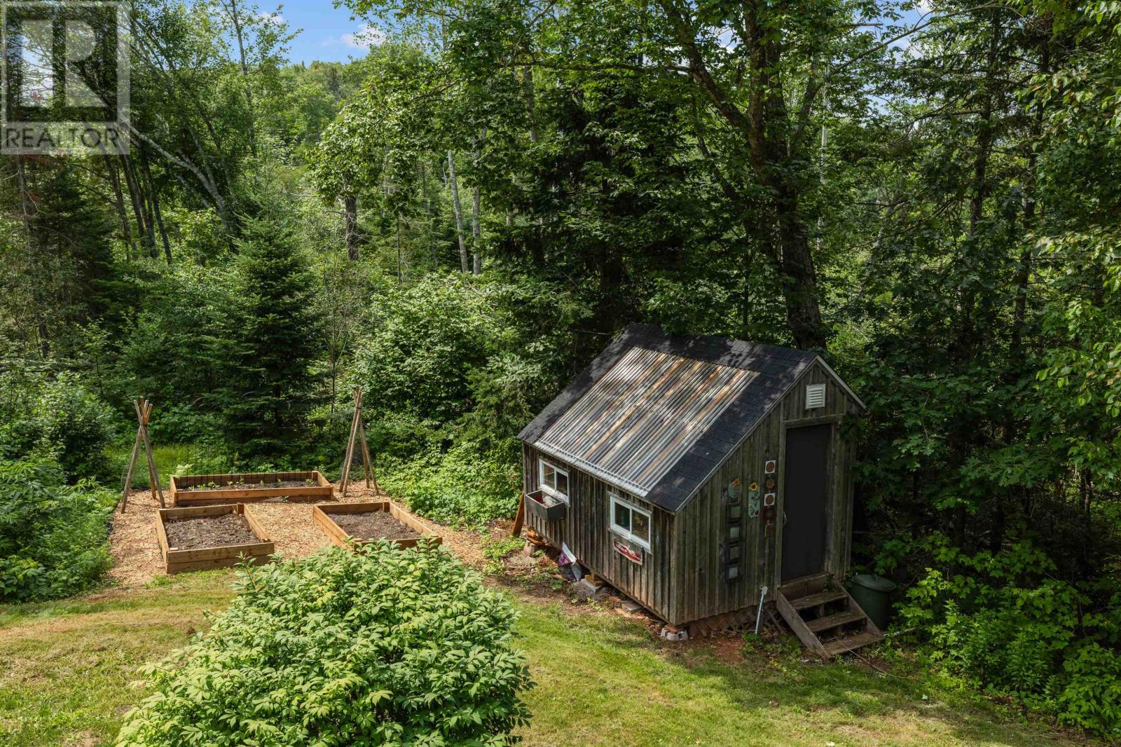 843 Rattenbury Road - Image 32