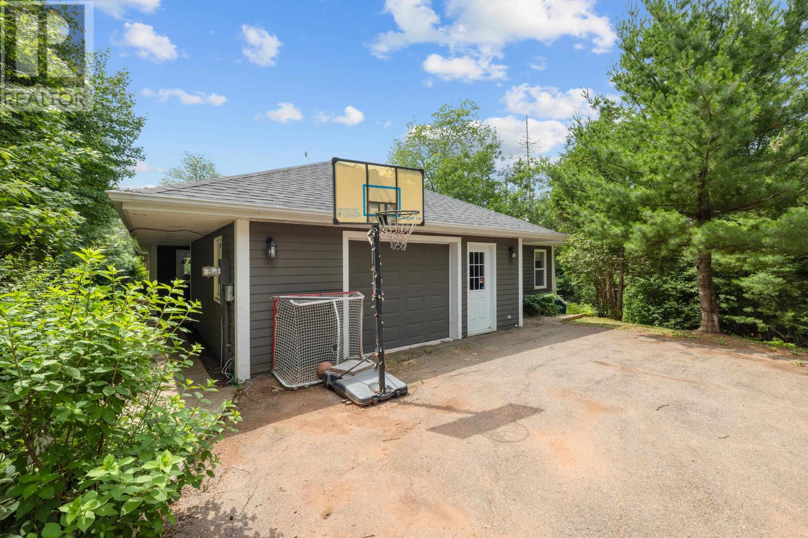 843 Rattenbury Road - Image 34