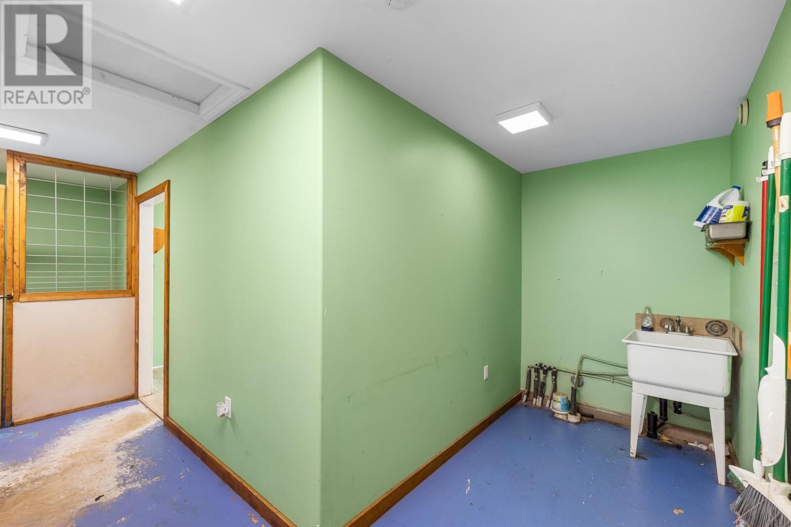 843 Rattenbury Road - Image 41