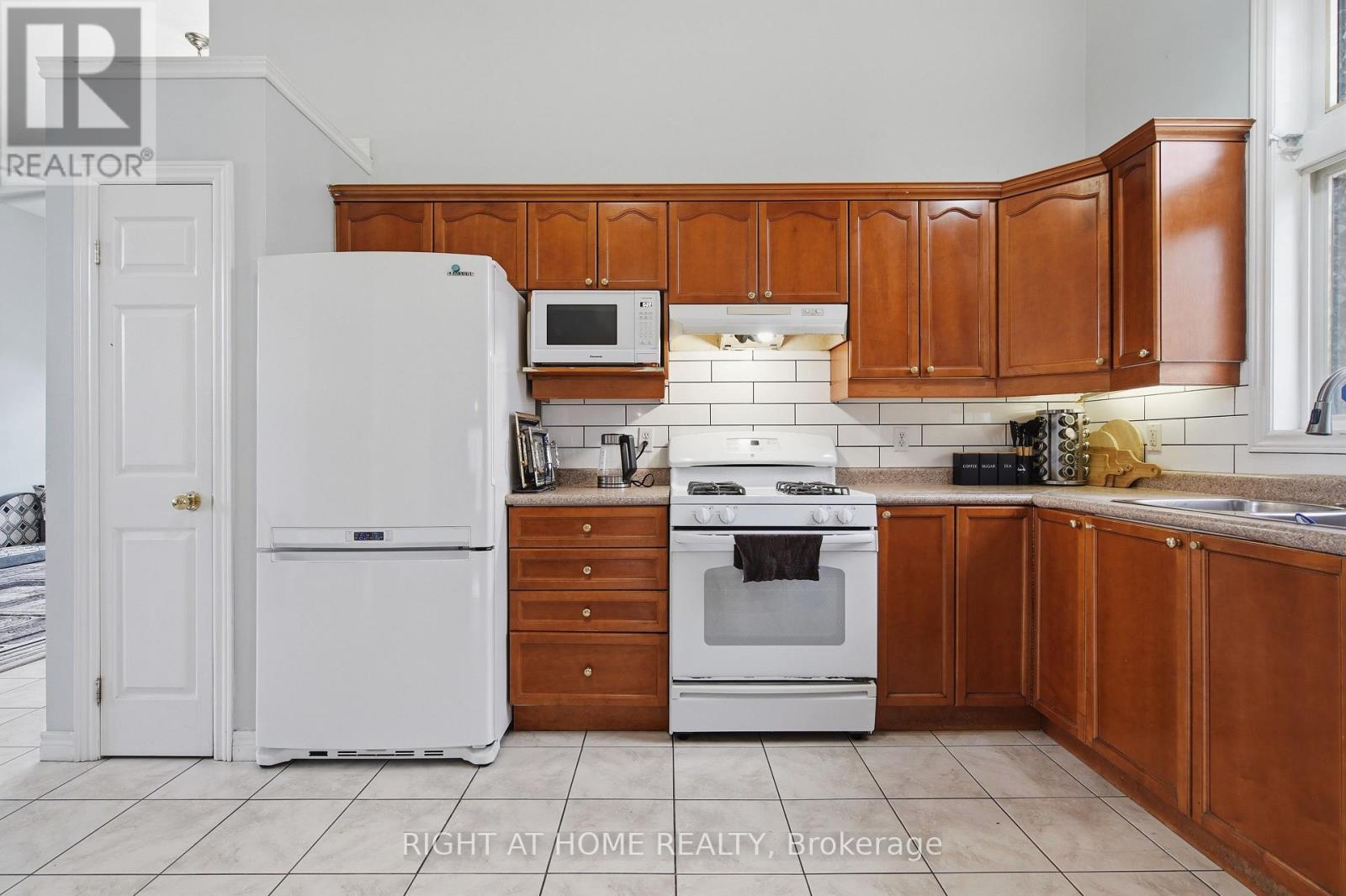 210 HAWTHORNE ROAD - 16