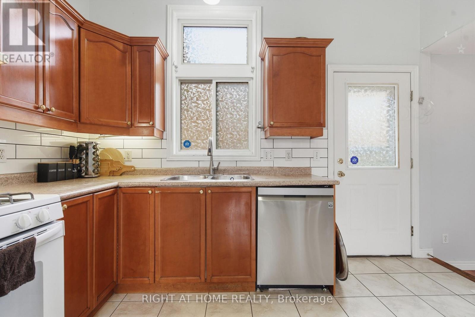 210 HAWTHORNE ROAD - 17