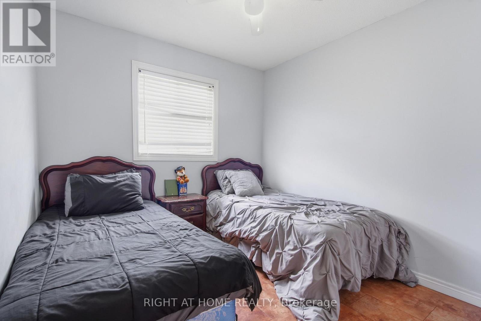 210 HAWTHORNE ROAD - 29