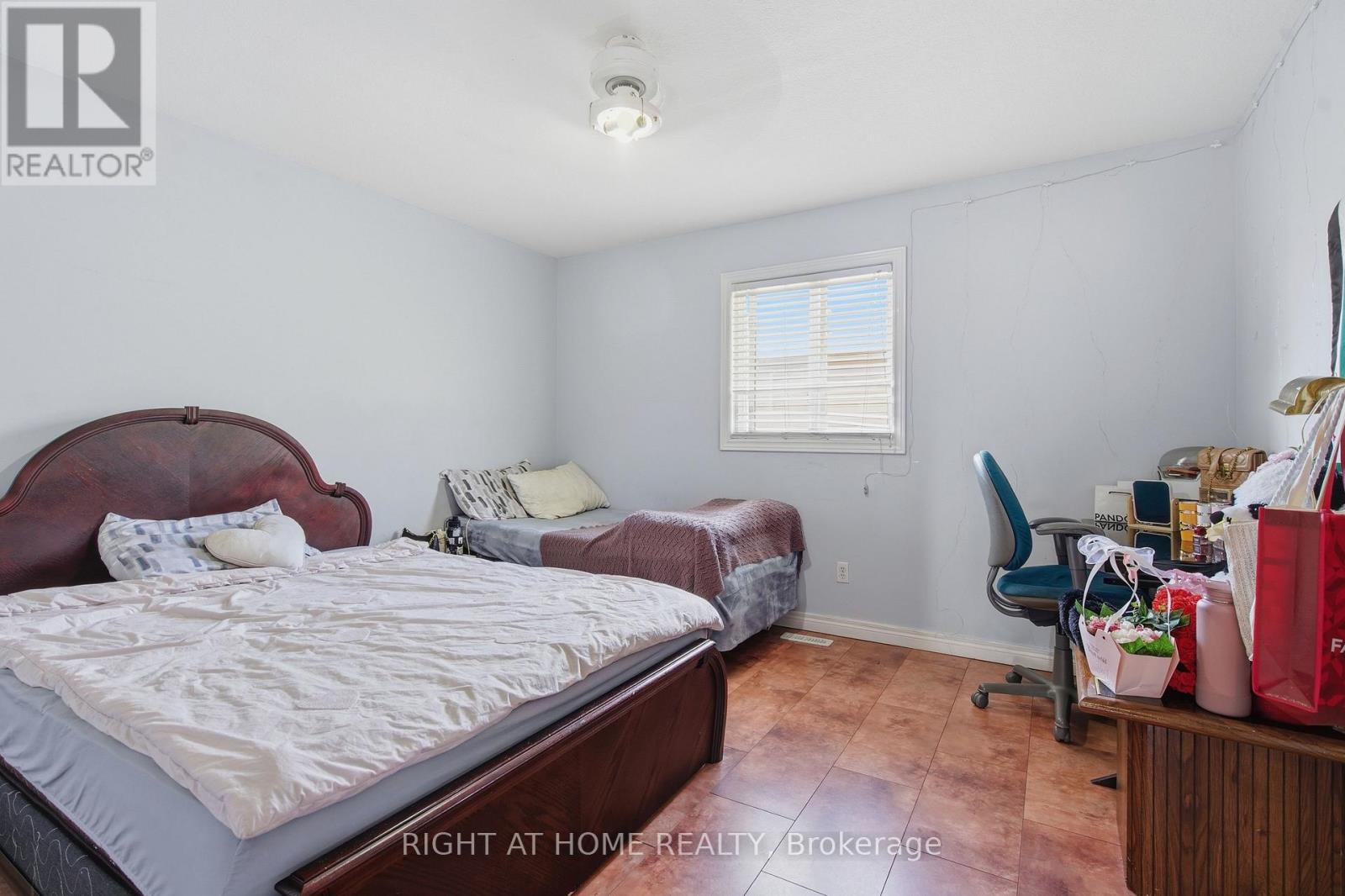 210 HAWTHORNE ROAD - 31
