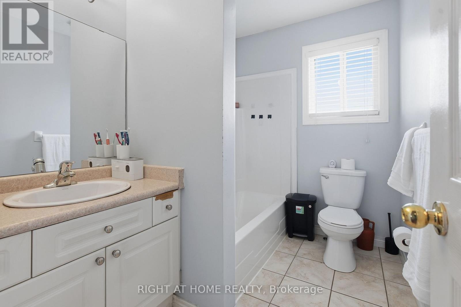 210 HAWTHORNE ROAD - 33