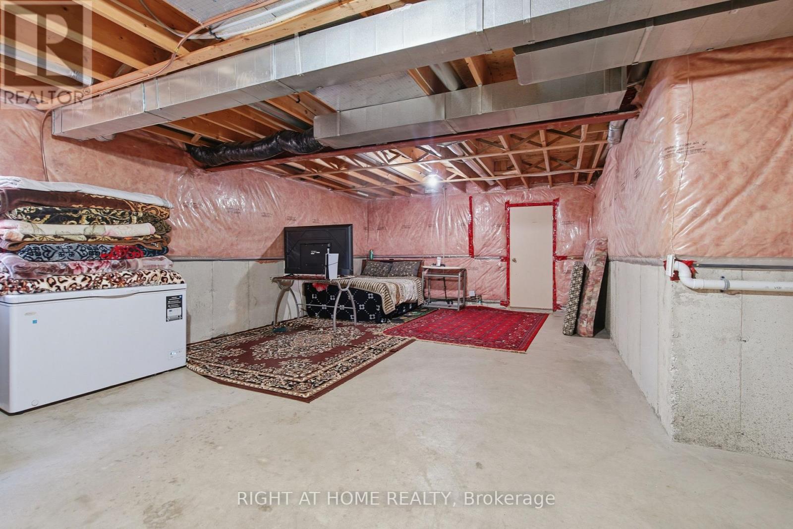 210 HAWTHORNE ROAD - 34