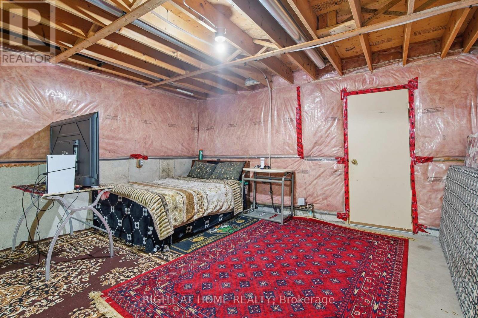 210 HAWTHORNE ROAD - 35