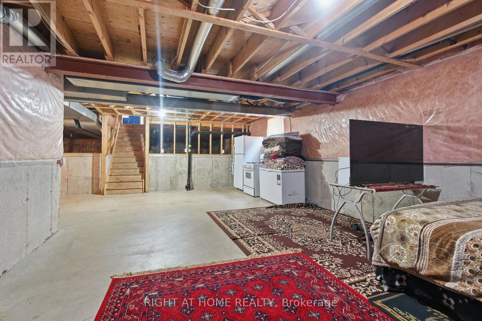 210 HAWTHORNE ROAD - 36