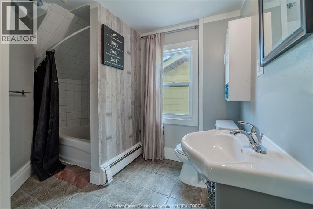 1679 Howard AVENUE - 18