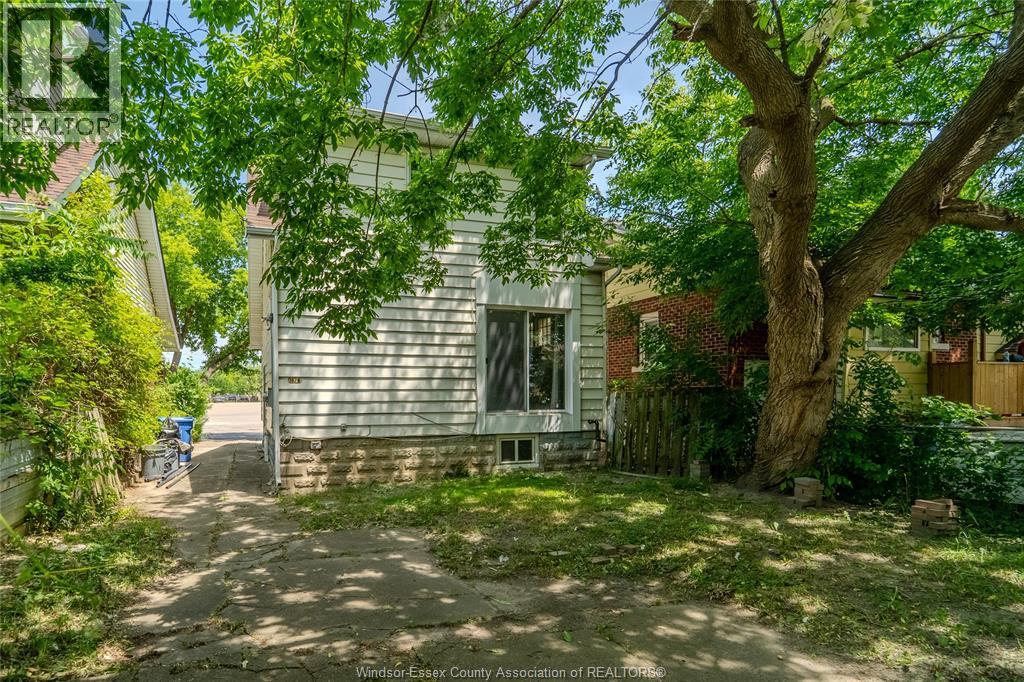 1679 Howard AVENUE - 22