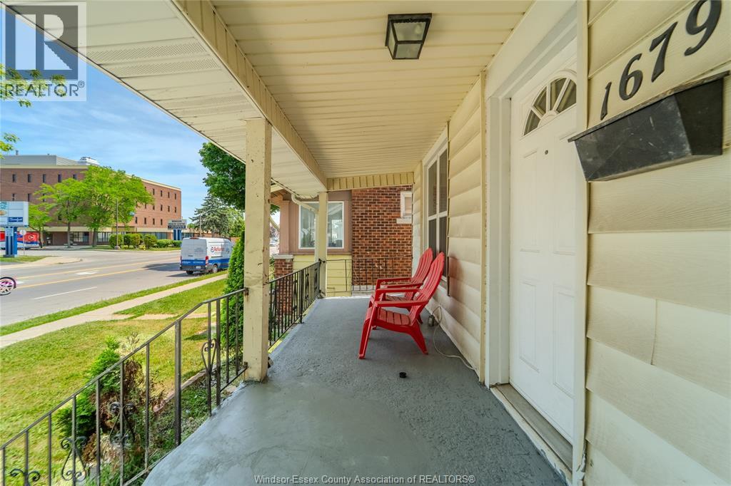 1679 Howard AVENUE - 3