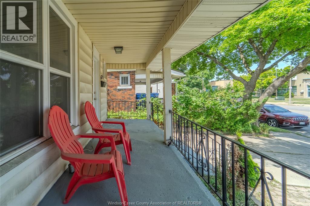 1679 Howard AVENUE - 4