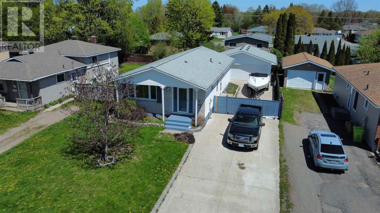 78 Chartwell DR - 3