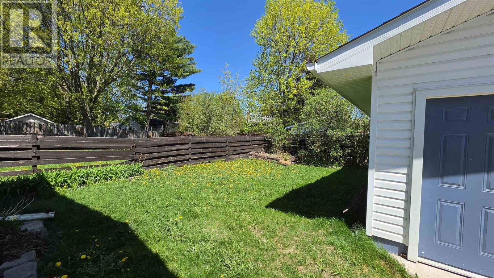 78 Chartwell DR - 8