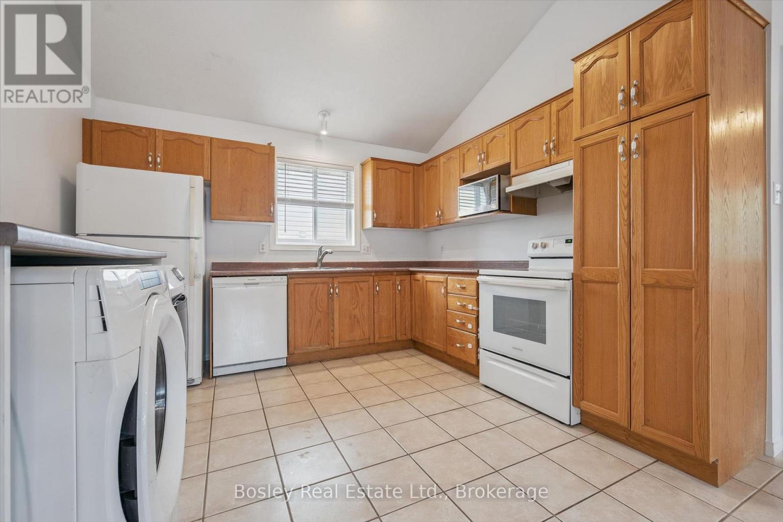4 HAYWARD CRESCENT - 11