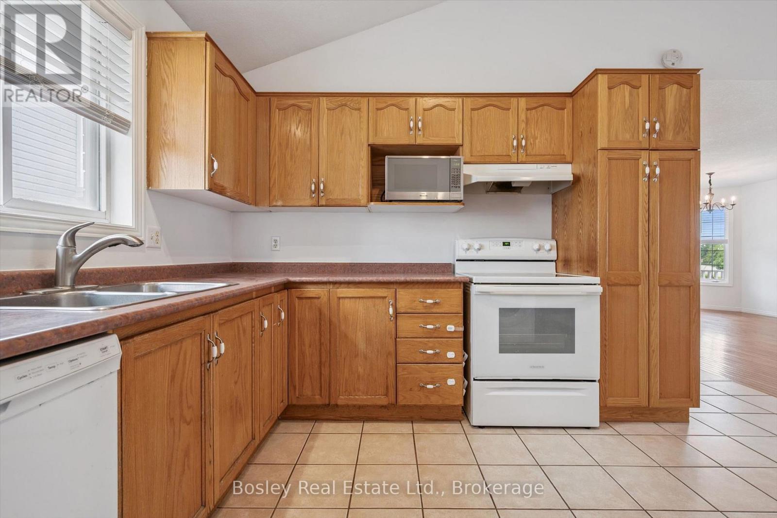4 HAYWARD CRESCENT - 14