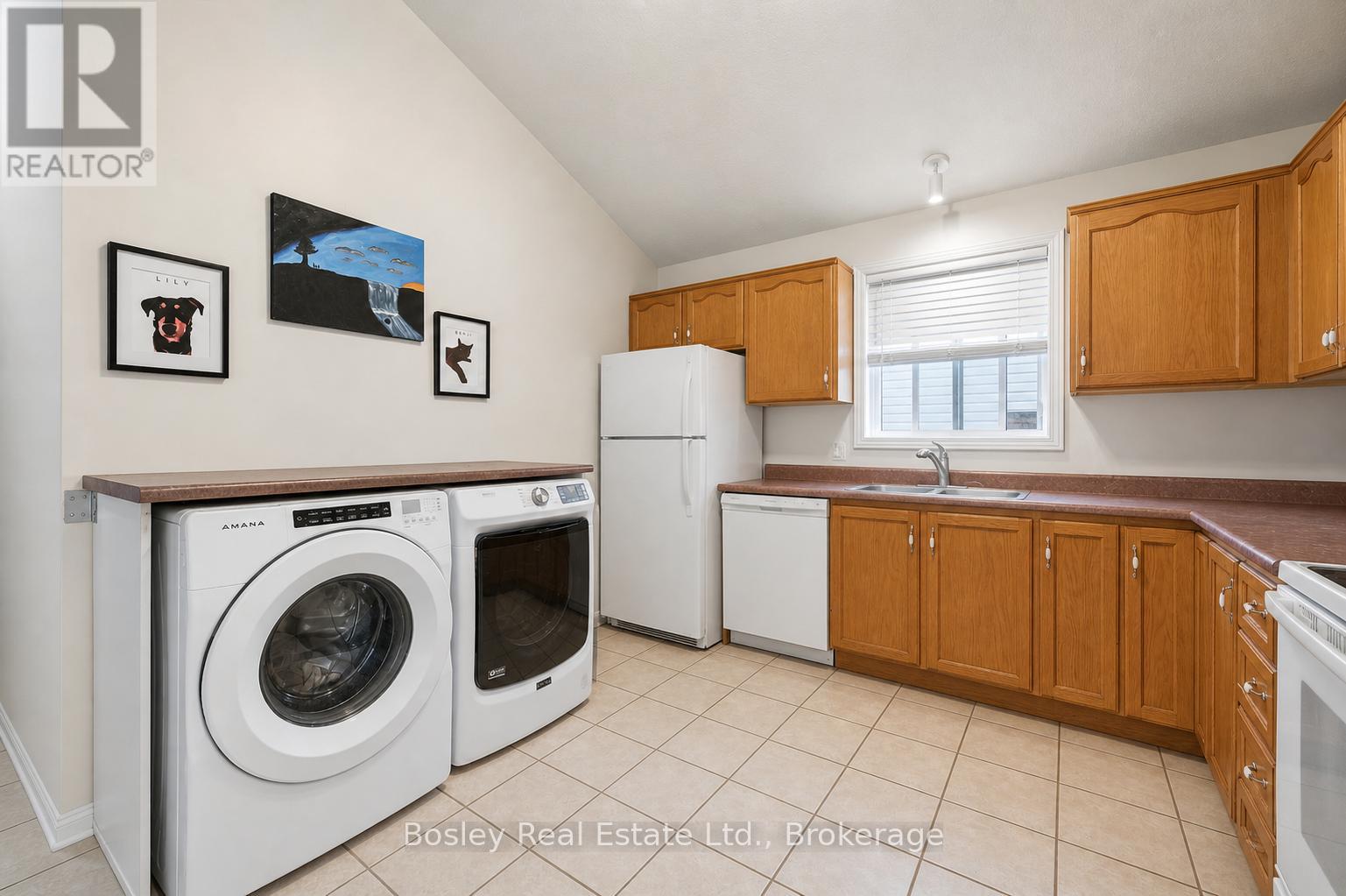 4 HAYWARD CRESCENT - 24