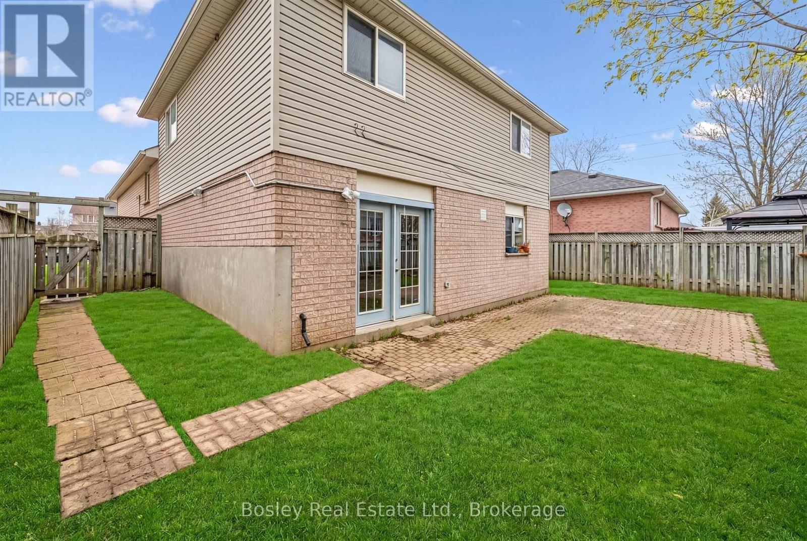 4 HAYWARD CRESCENT - 26
