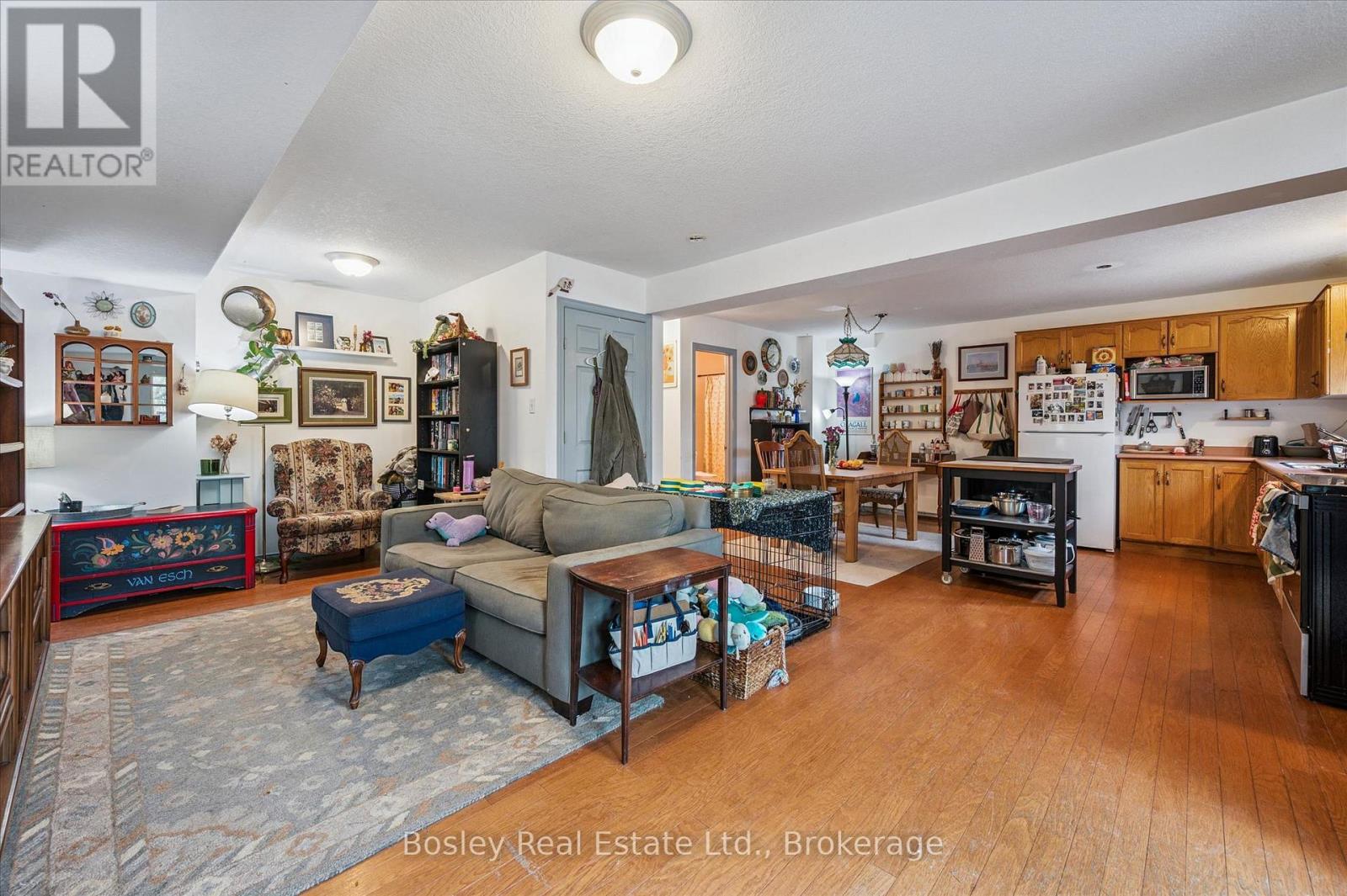 4 HAYWARD CRESCENT - 29