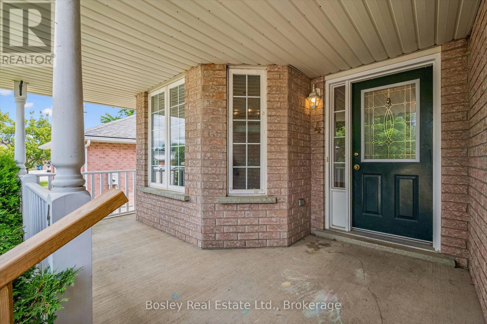 4 HAYWARD CRESCENT - 3
