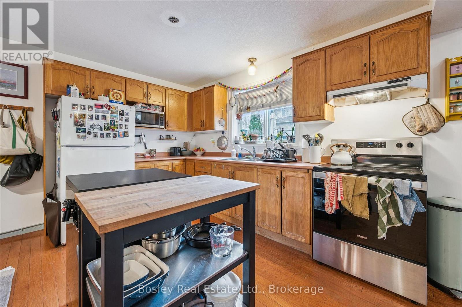 4 HAYWARD CRESCENT - 31