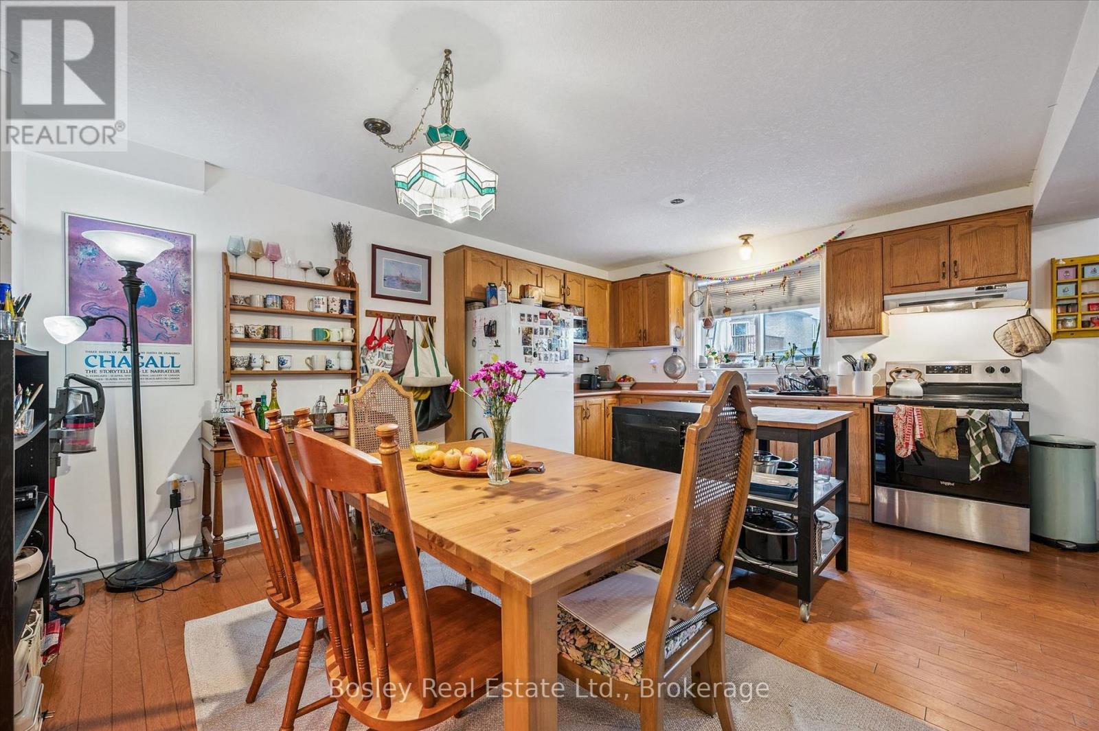 4 HAYWARD CRESCENT - 35